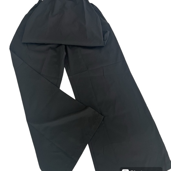 Women’s fashion elegant halter neck . Two-piece set size medium - Picture 6 of 6